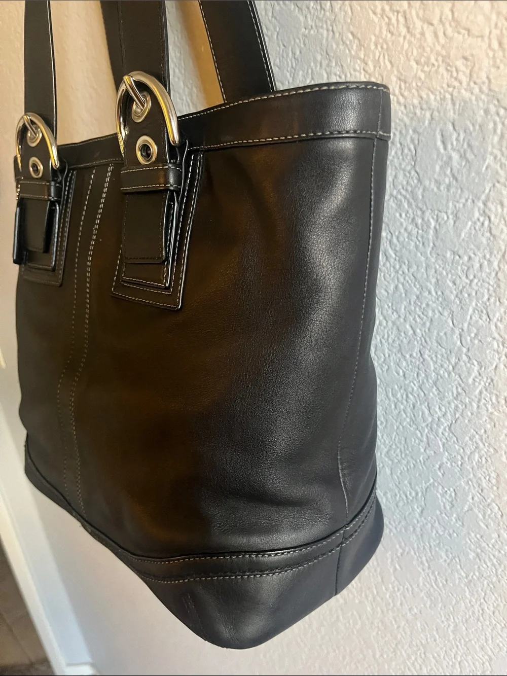 Coach Y2K Black Leather Tote Bag Silver Buckle Hardware White Contrast Stiching - Picture 4 of 16